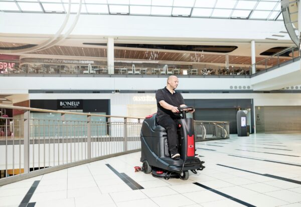 Viper AS530R Ride On Scrubber Dryer - Image 5