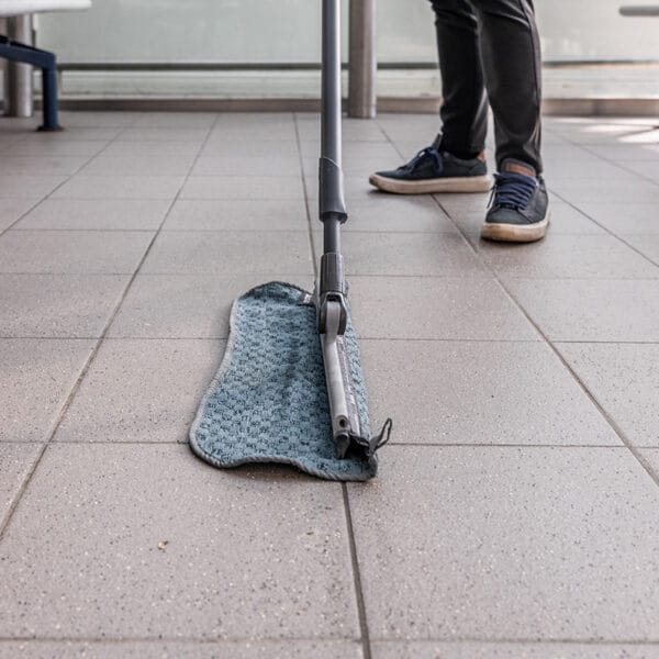 MotorScrubber BLADE Spray Mop System - Image 7