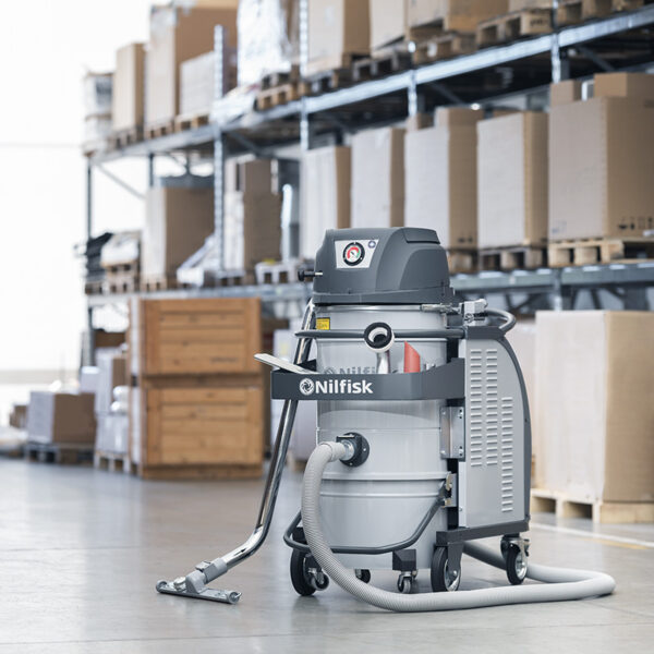 Nilfisk VHB436 Industrial Vacuum - Image 3